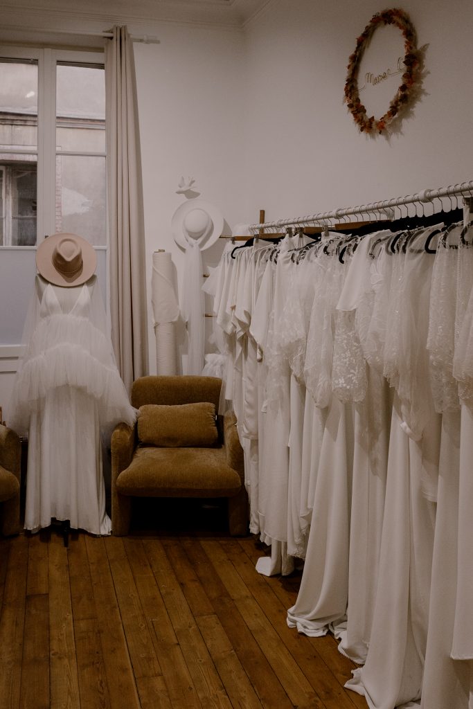maison-alchimie-showroom-mariage-maison-c-toulouse-robes-mariee-bride-to-be-chapeau